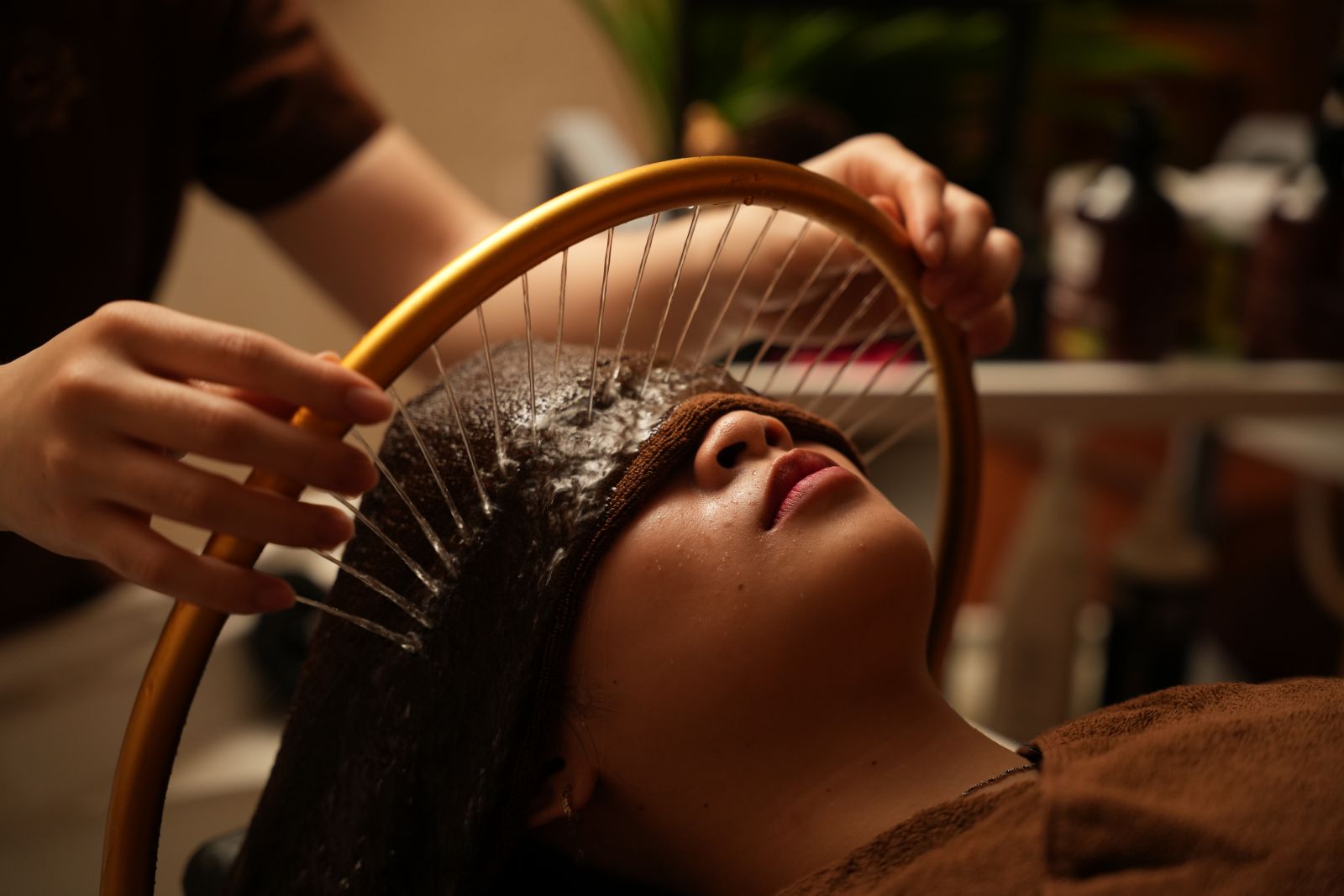 Những Câu Hỏi Thường Gặp Khi Đi Gội Đầu Thảo Dược Quận 10