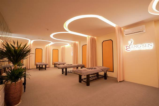 Làng Sen Spa - nơi gội đầu thảo mộc và massage trị liệu thuần Việt.