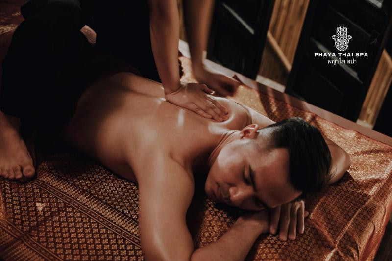 Dịch vụ massage trị liệu cổ vai gáy thắt lưng tại Phaya Thai Spa