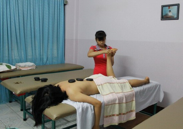 massage hóc môn
