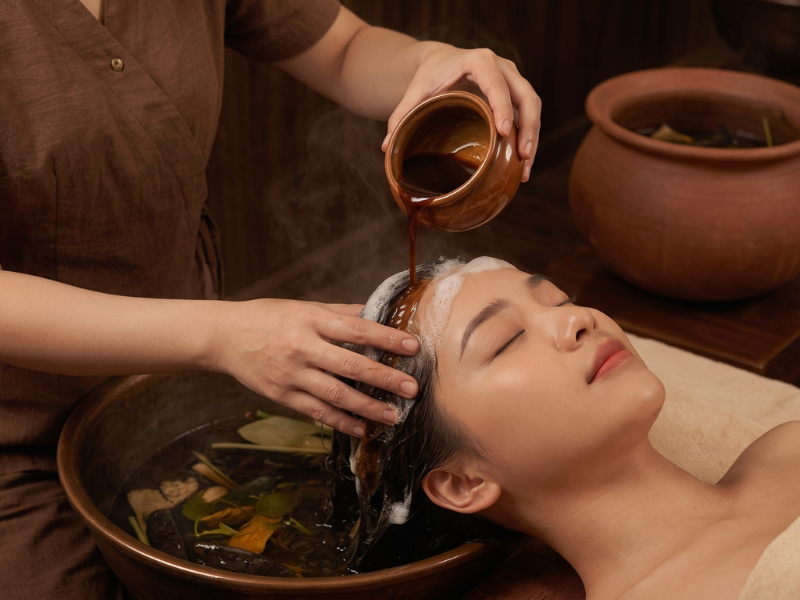 Bước 3 Quy trình Gội Đầu Dưỡng Sinh Tại Nguyệt Lâu