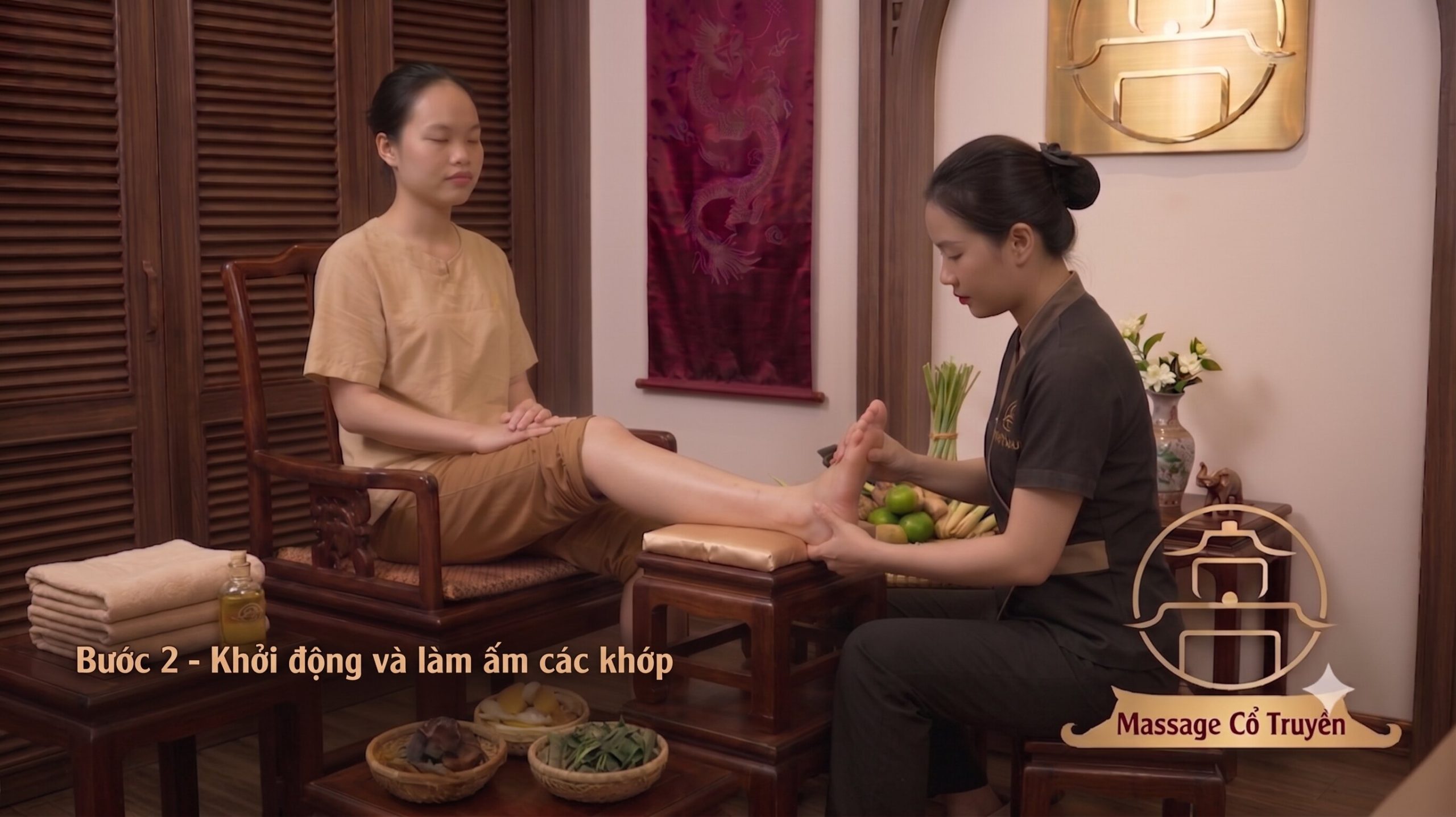 Bước 2 Quy Trình Massage Chân Tại Nguyệt Lâu